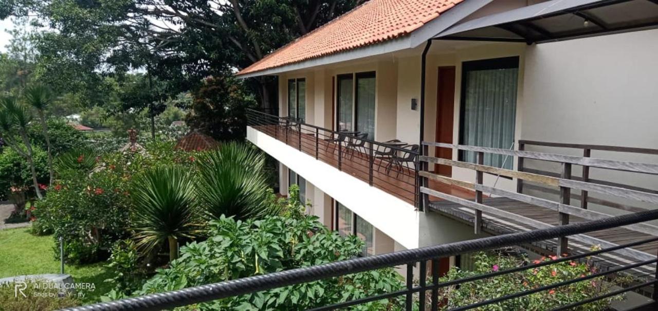 Hotel La Oma Lembang Exterior foto