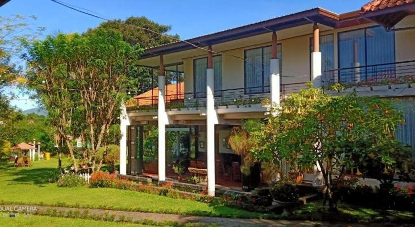 Hotel La Oma Lembang Exterior foto