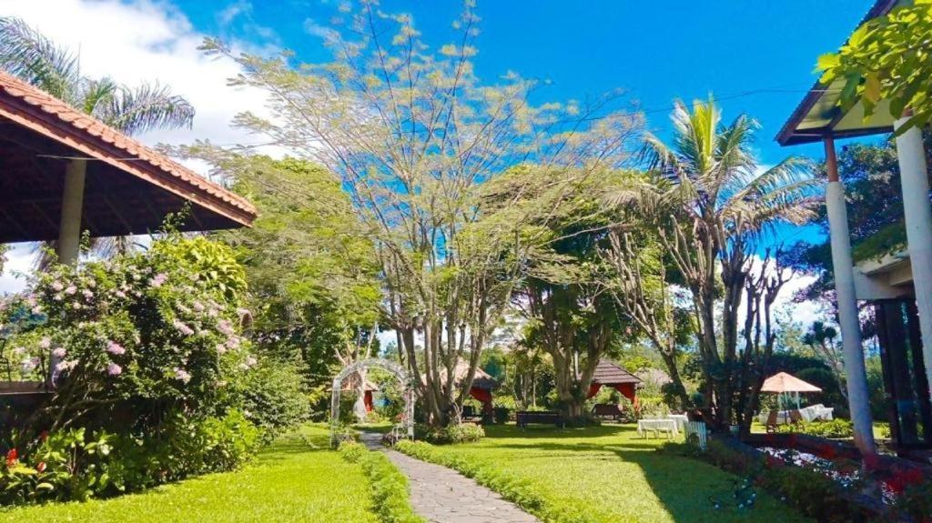 Hotel La Oma Lembang Exterior foto