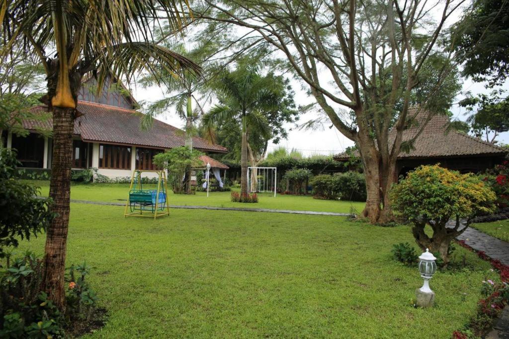 Hotel La Oma Lembang Exterior foto