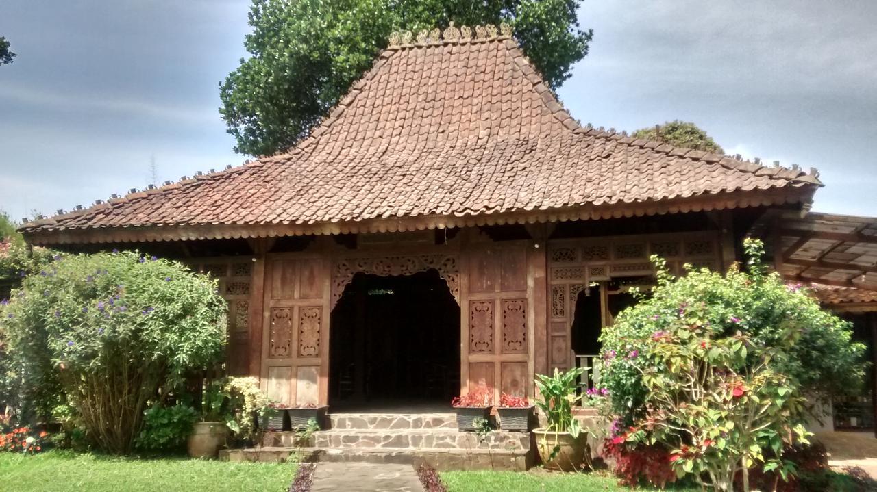 Hotel La Oma Lembang Exterior foto