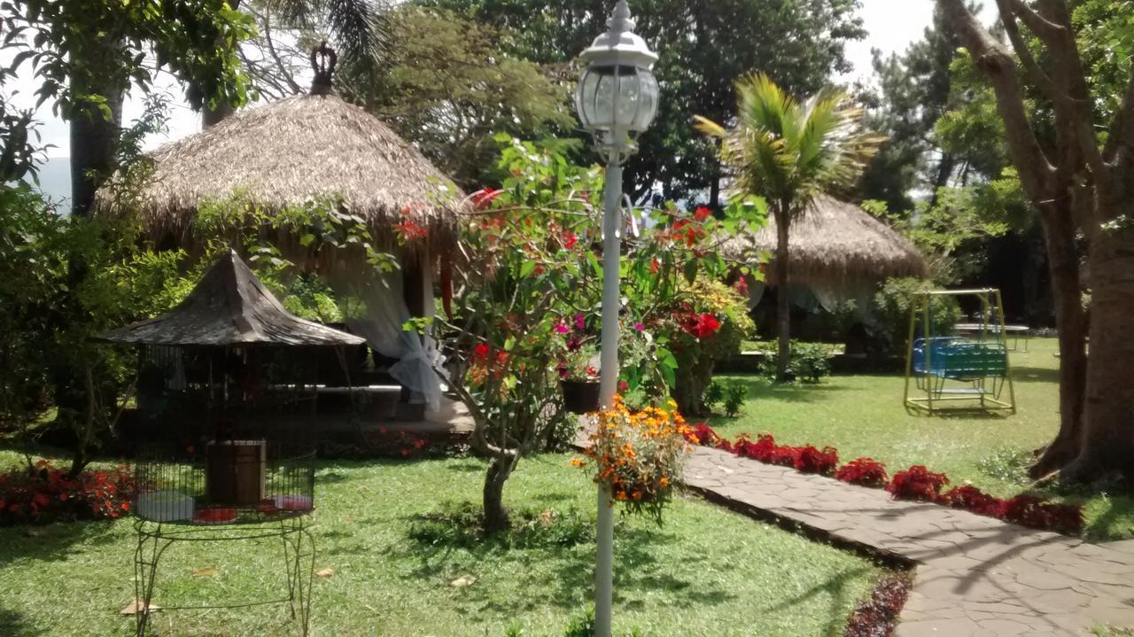 Hotel La Oma Lembang Exterior foto