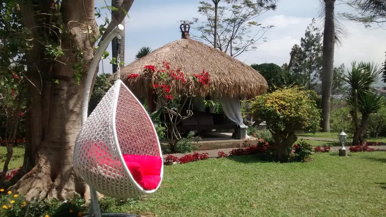 Hotel La Oma Lembang Exterior foto
